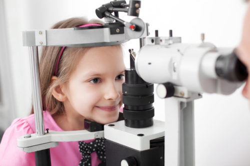 Optometrist,Performing,Visual,Field,Test,Of,Young,Girl